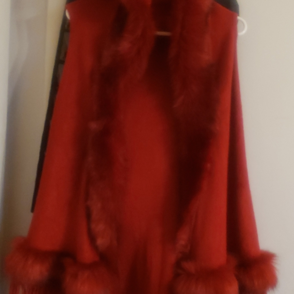 Cape - Picture 2 of 3